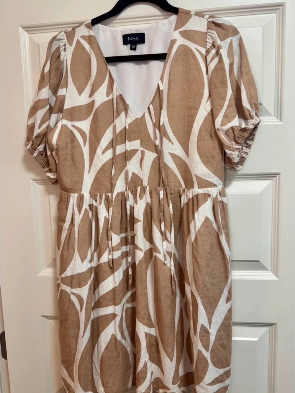 MSK Cream & Tan V-Neck Puff Sleeve Midi Dress
